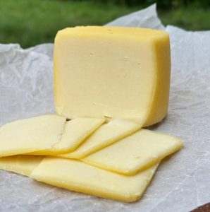 Сыр Коровий домашний (твердый)